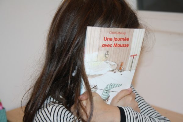 UNE JOURNÉE AVEC MOUSSE, Claire Lebourg, éditions École des Loisirs