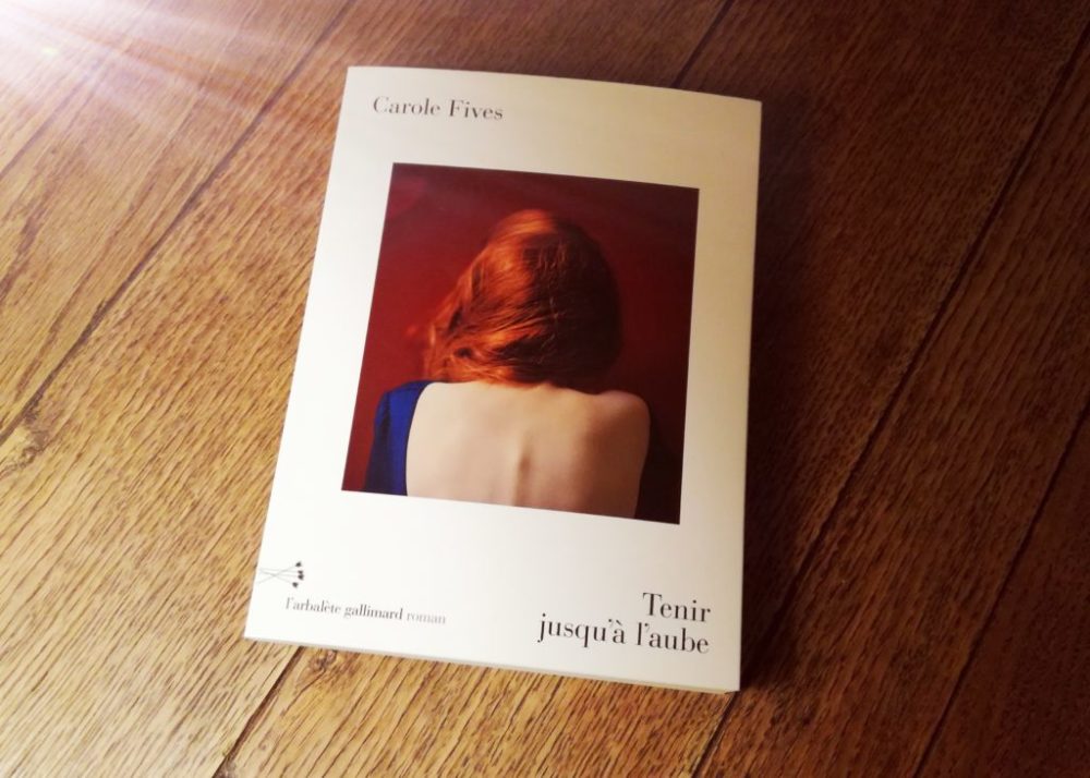 TENIR JUSQU’À L’AUBE, Carole Fives, éditions Gallimard L’arbalète