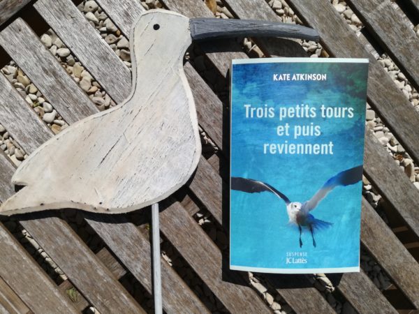 TROIS PETITS TOURS ET PUIS REVIENNENT de Kate Atkinson, éditions JC Lattès