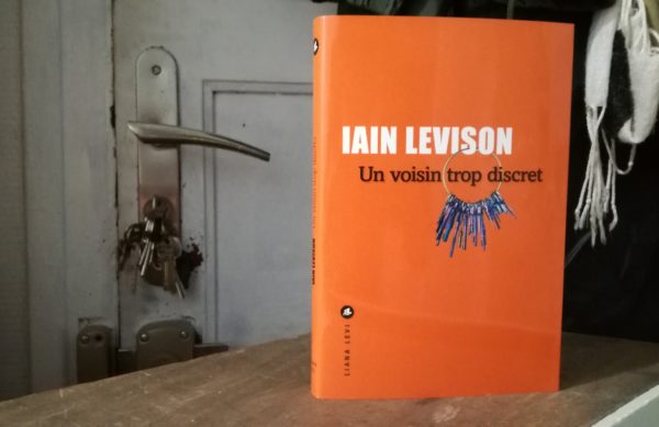 UN VOISIN TROP DISCRET, Iain Levison, éditions Liana Levi